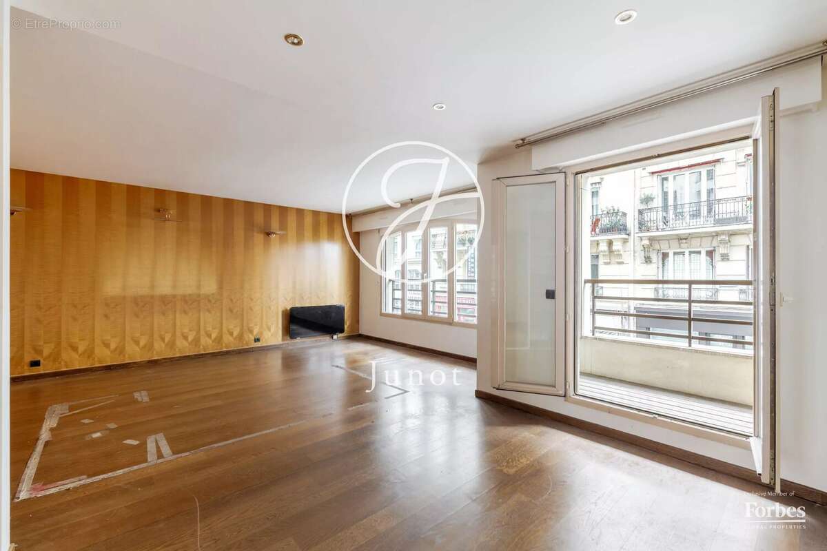 Appartement à PARIS-18E