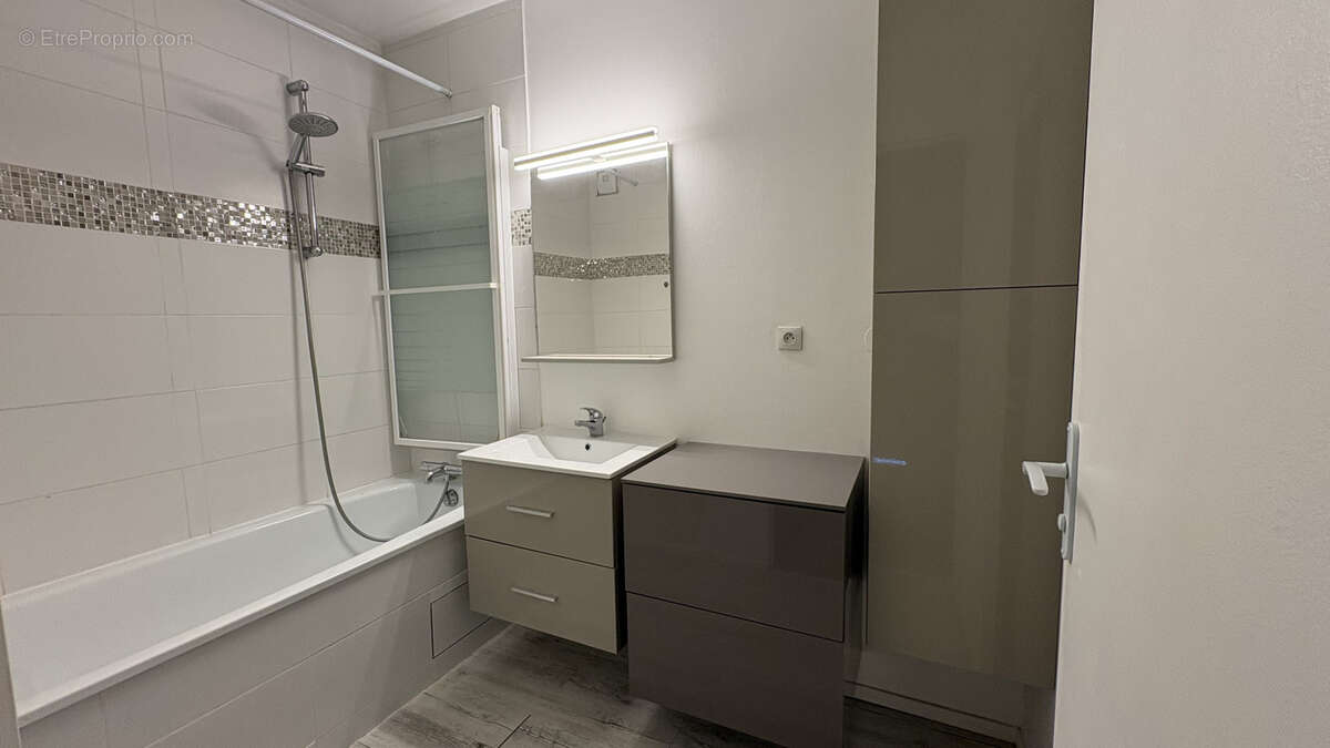 Appartement à SARTROUVILLE