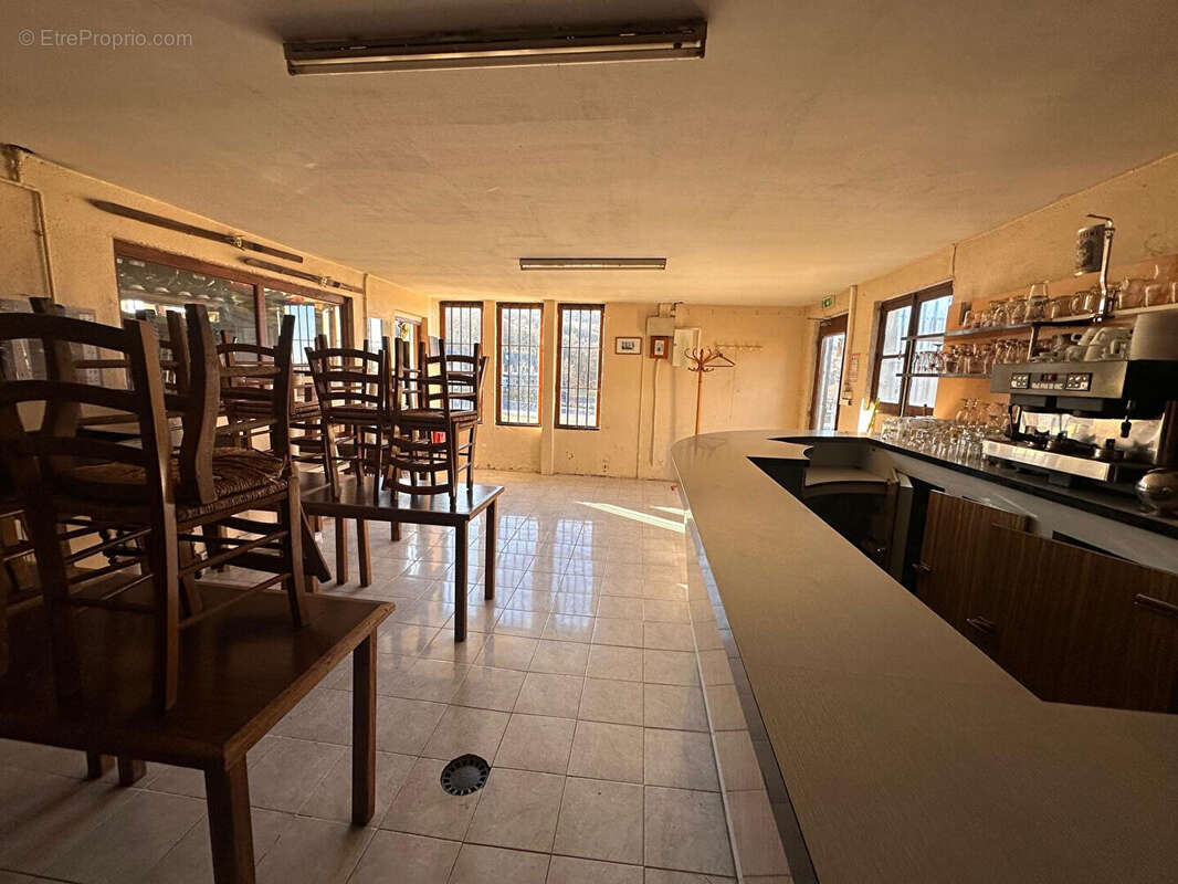 Commerce à PRADES-D'AUBRAC