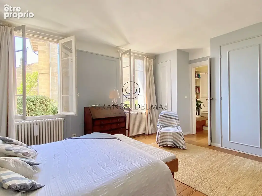 Maison en pierre à Bordeaux Saint-Genès avec 2 chambres au RDC, jardin et prestations anciennes conservées - photo 11
