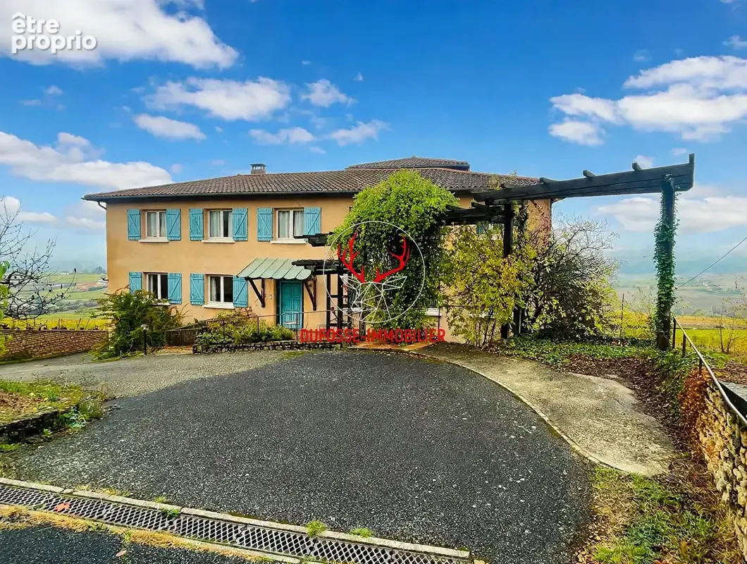 VAL D'OINGT (69620)  Belle Propriété Familiale avec Espace Indépendant 87 m² pour activité Libérale et Gîte de 62 m², sur 2 400  - photo 17