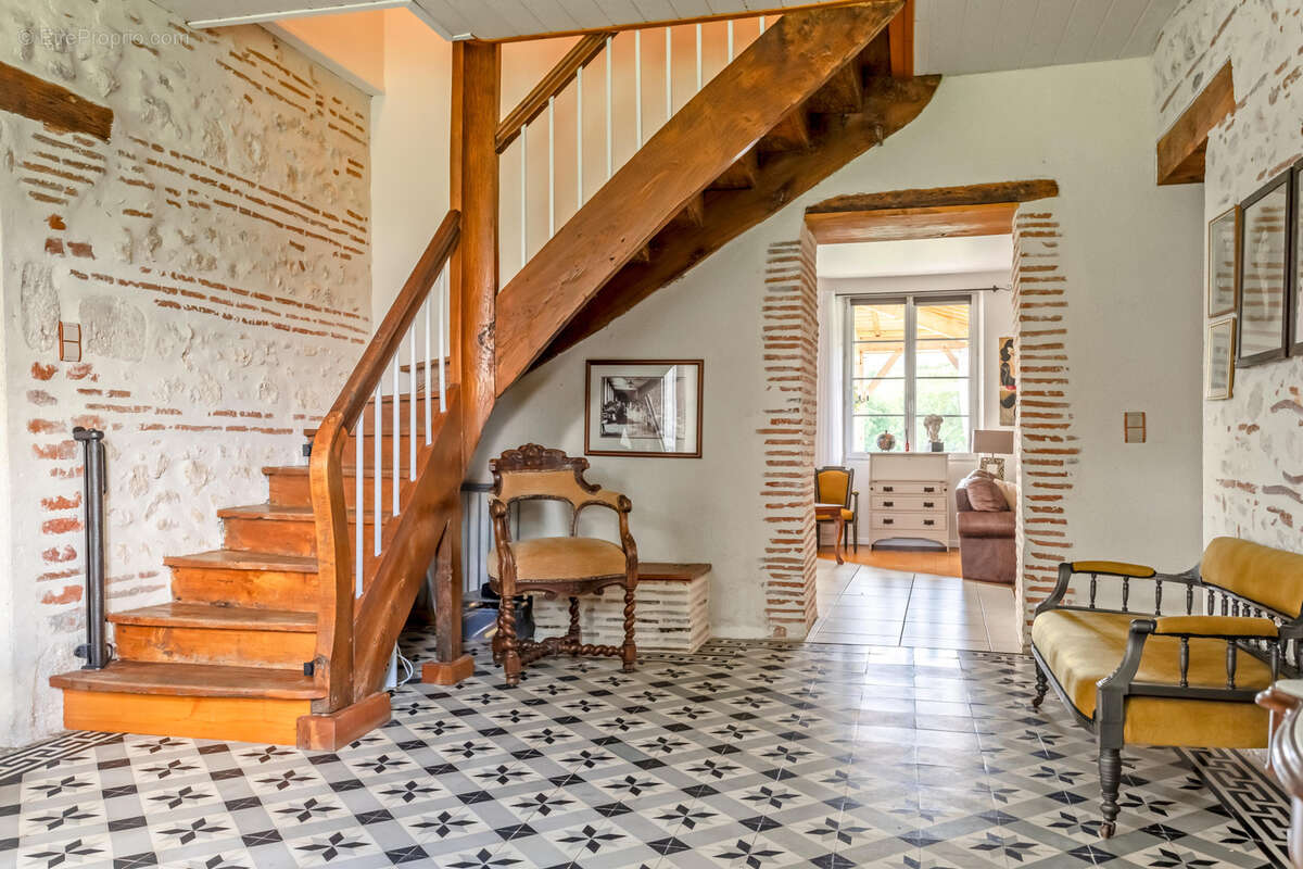 Maison de campagne avec annexes, 3 x piscines et vue - photo 6