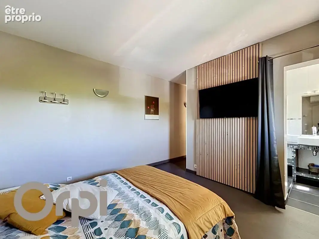 Élégante Propriété avec Vue Dominante • Piscine, Suite Parentale & Studio Indépendant - photo 14