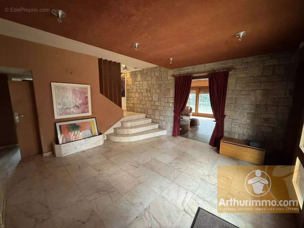 Maison à LE MALZIEU-VILLE