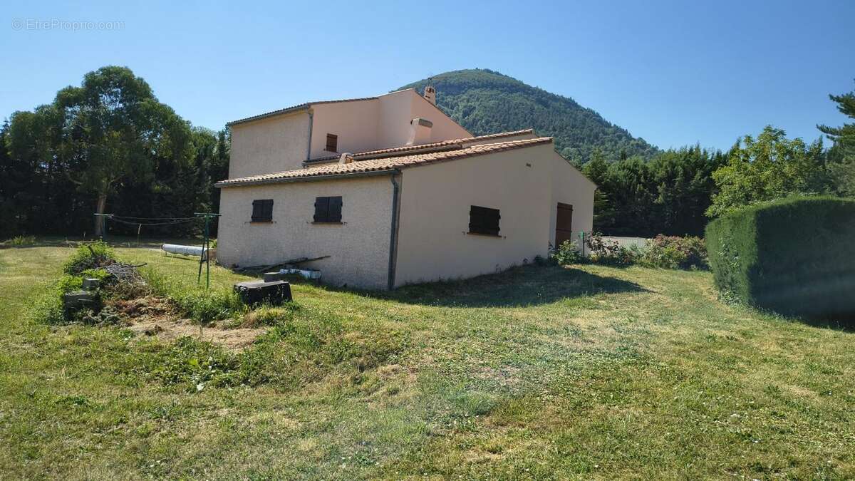 Maison 143 m² à Saint-Julia-De-Bec  - photo 3