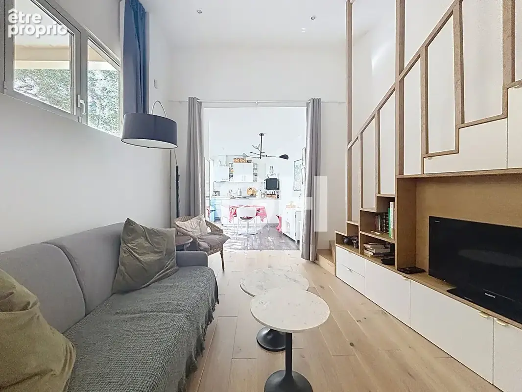 Paris 11 - Loft atypique refait à neuf avec mezzanine - photo 2