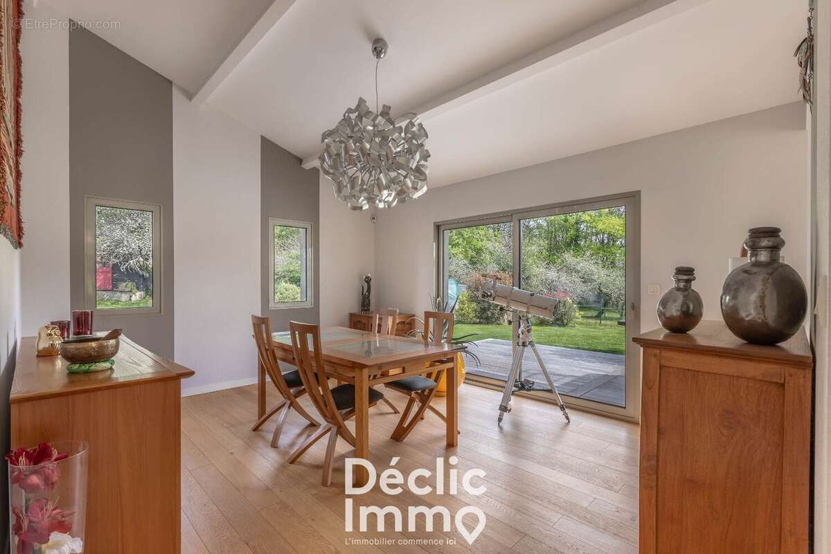 Maison à FARGUES-SAINT-HILAIRE