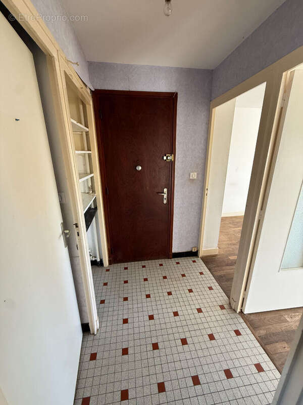 Appartement à SAINT-ETIENNE-SUR-CHALARONNE