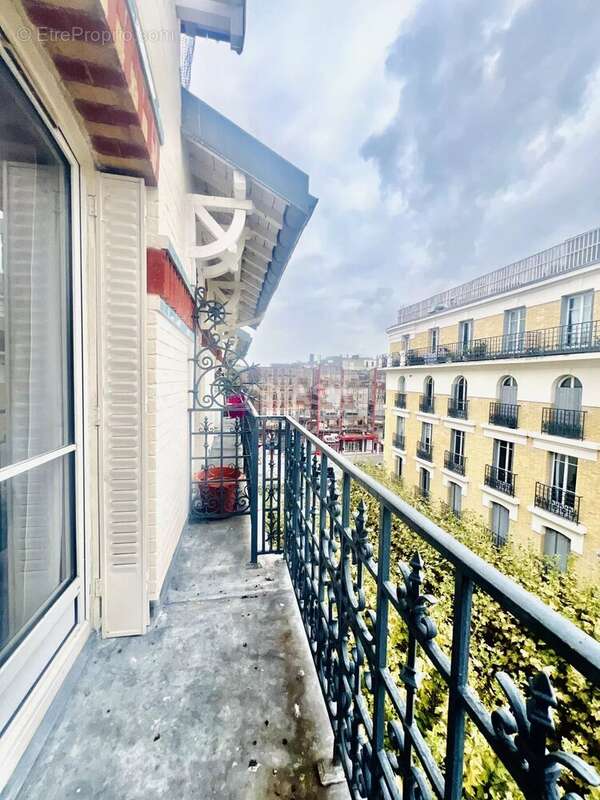 Appartement à COURBEVOIE