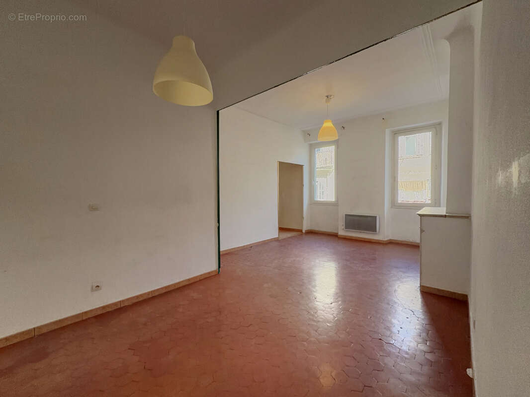Boulevard Chave - appartement T3 traversant dans immeuble fin XIXème avec cave - photo 2