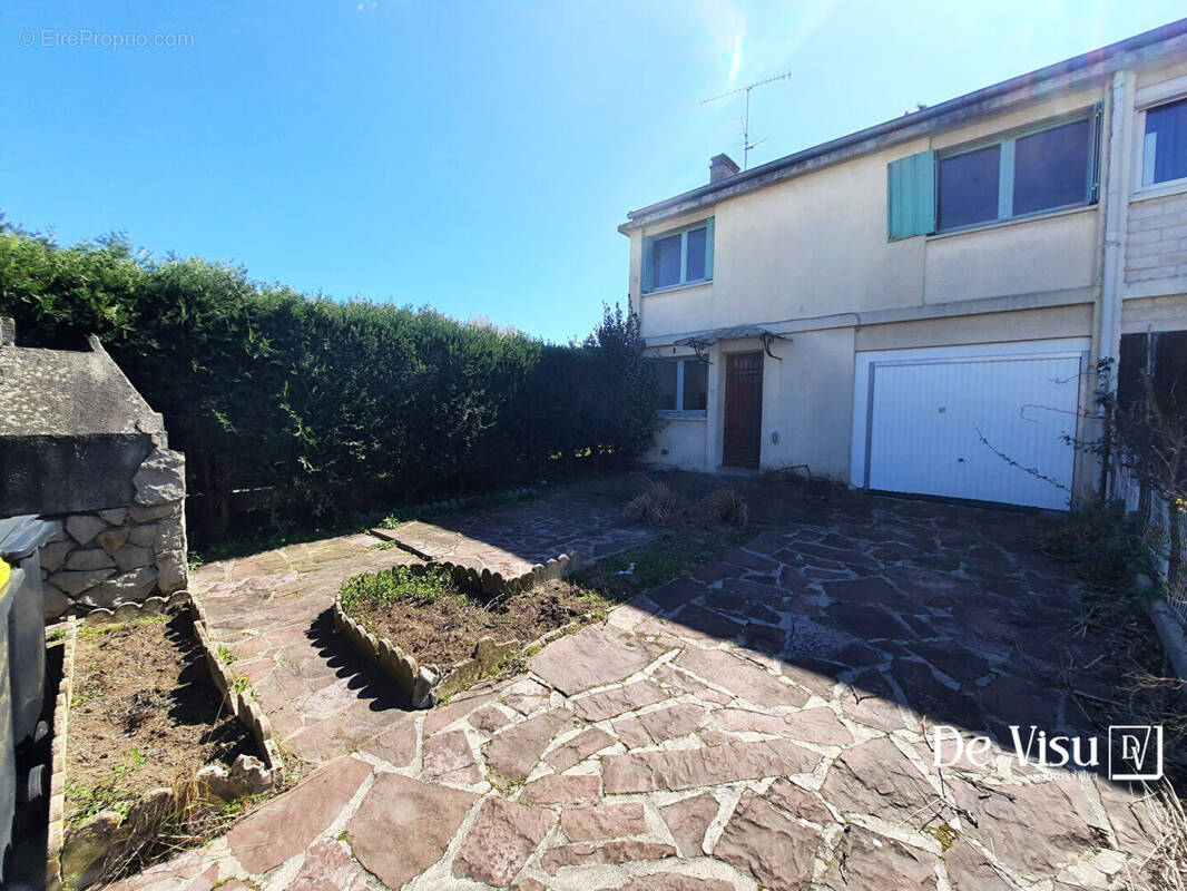 Maison à SAINT-JEAN-DE-VEDAS