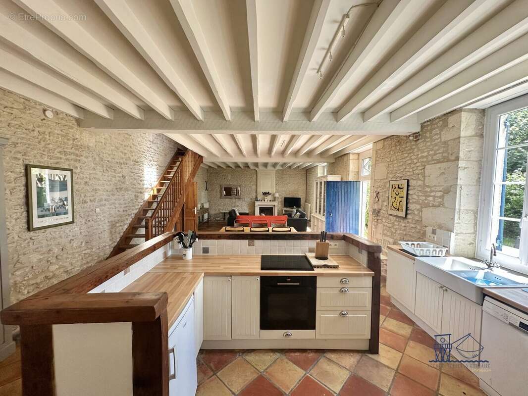 Maison 211 m² à Mortagne-Sur-Gironde  - photo 3