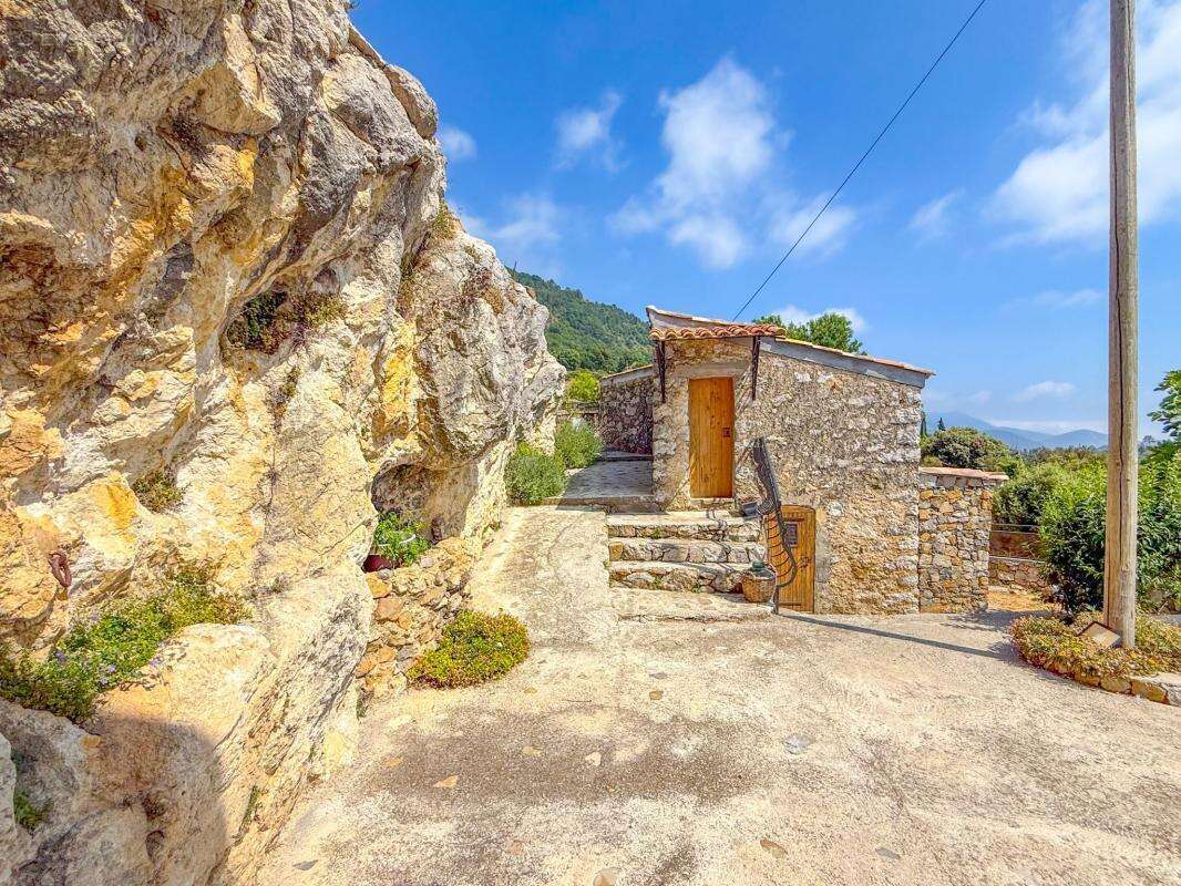Bâtisse de 180,30 m², 3 appartements + Terrain 34 443 m² - photo 26