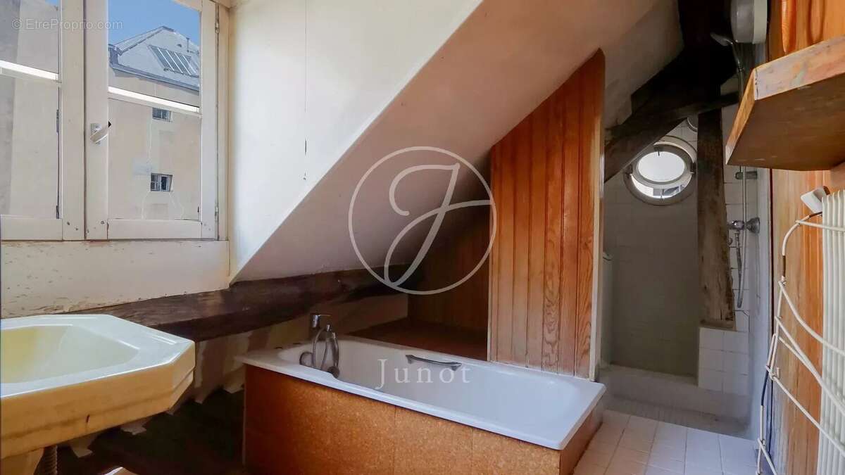 Appartement à PARIS-3E