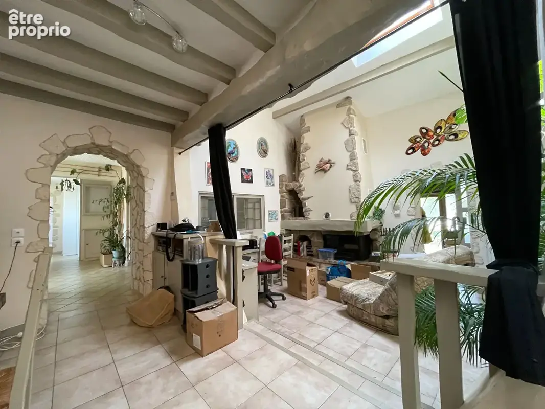 Maison et dépendances au fond d'une impasse. - photo 3