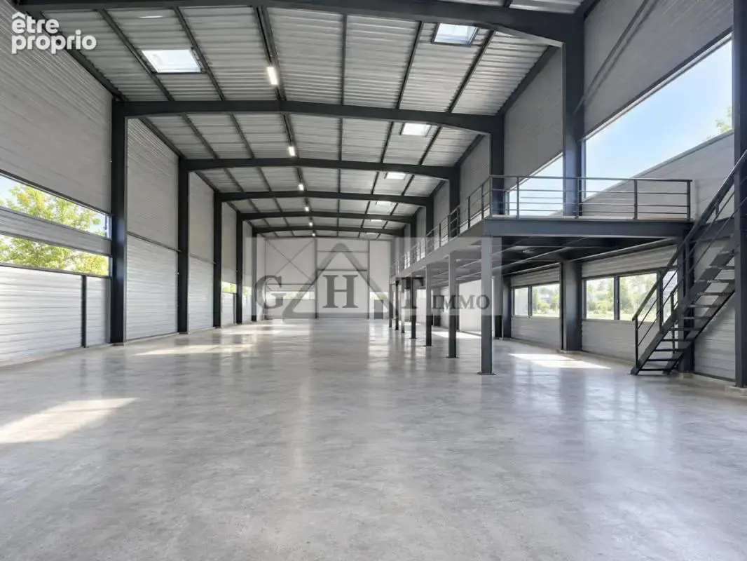 Local d'activité de 550 m² à 1100m² à vendre à ENNERY - photo 3