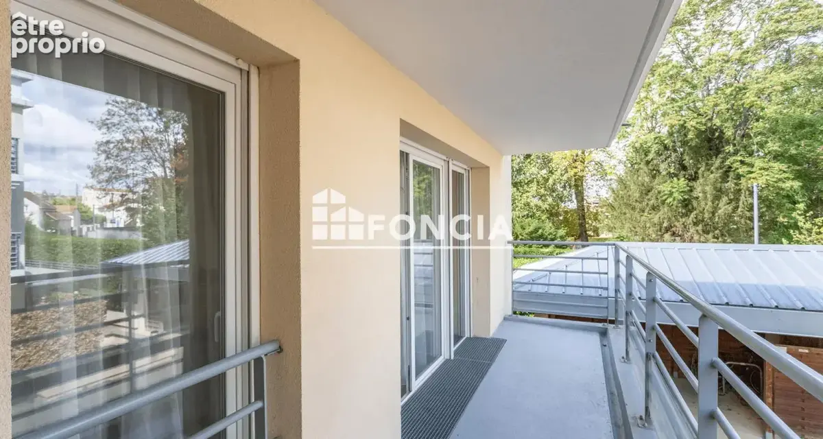 3 pièces de 58m2 Loi Carrez et 66m2 au sol avec loggia, au 1er étage avec ascenseur, 1 box, immeuble de 2013 dont 260 € de charg - photo 6