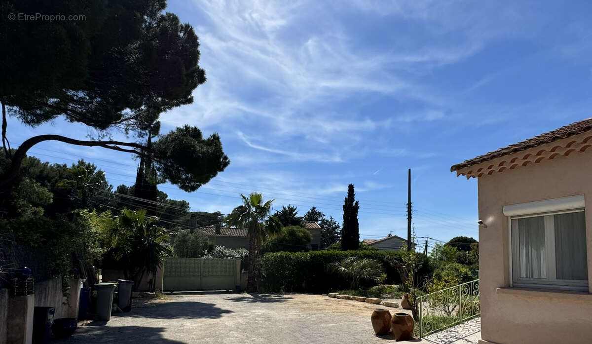 Maison à SAINT-CYR-SUR-MER