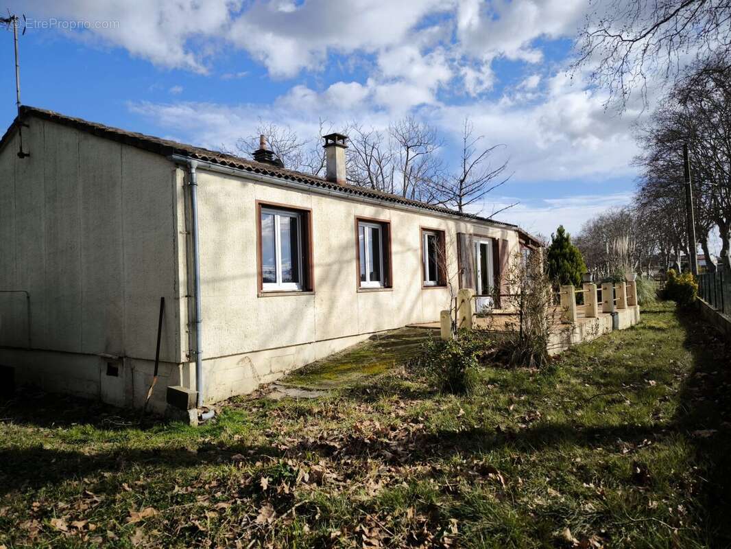 Maison à LEZAN