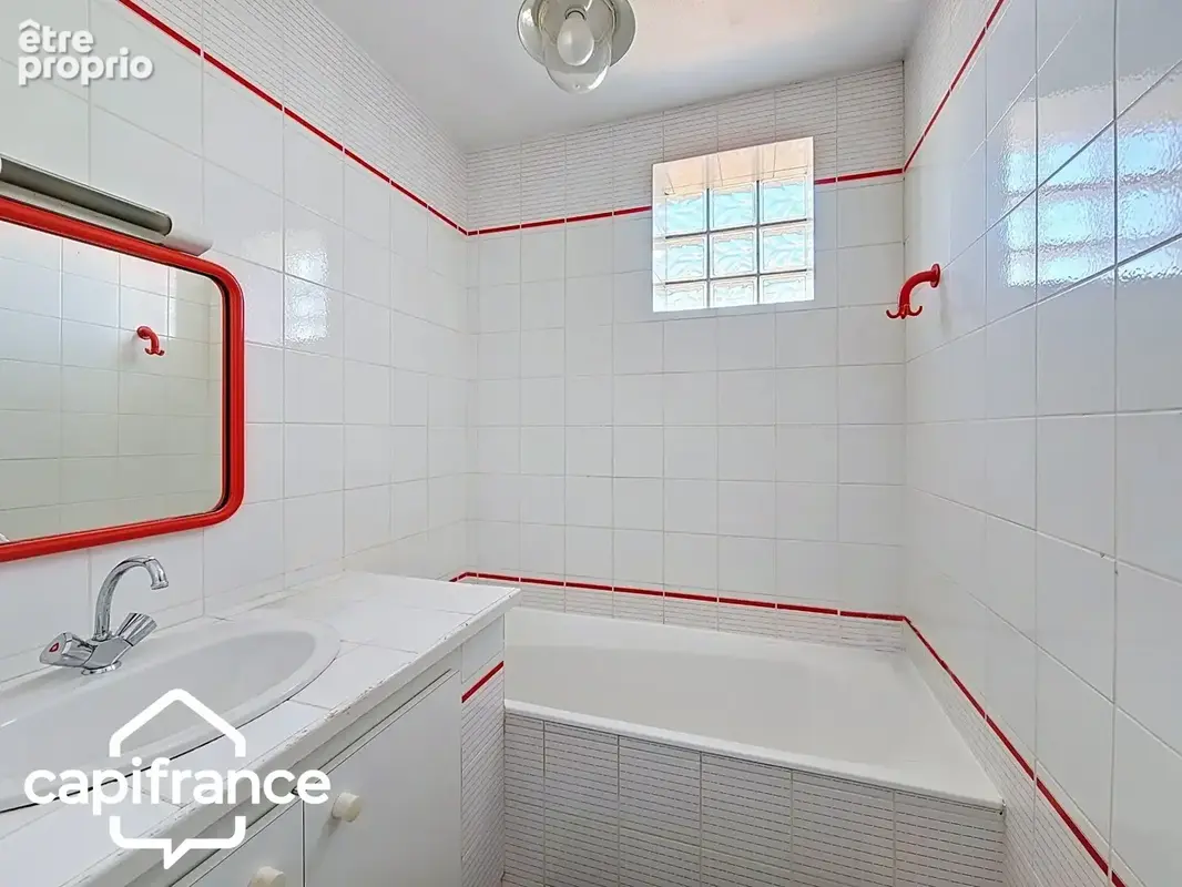 THOUARS Place Lavault- Appartement de 200 m2 -climatisation réversible- 5 chambres -Ascenseur privatif - photo 11