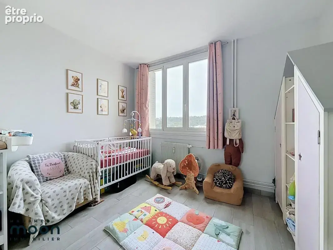 Oullins - Secteur Glacière Jomard - T3 55m2 - Balcon parking - photo 7