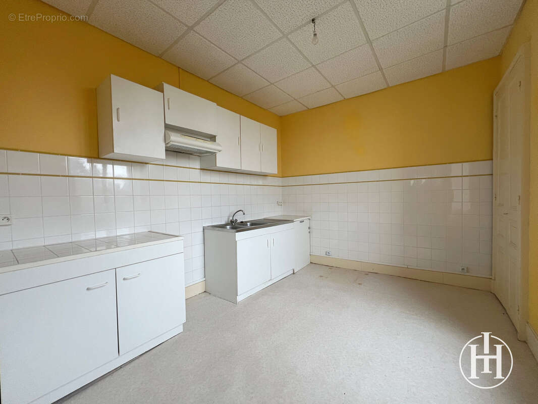 Appartement à VALLON-EN-SULLY