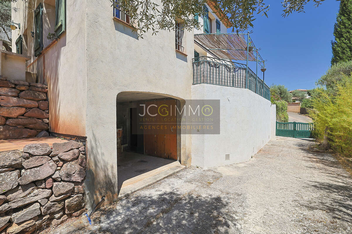 villa individuelle T5 de 117 m2 avec piscine et belle vue dégagée - photo 28