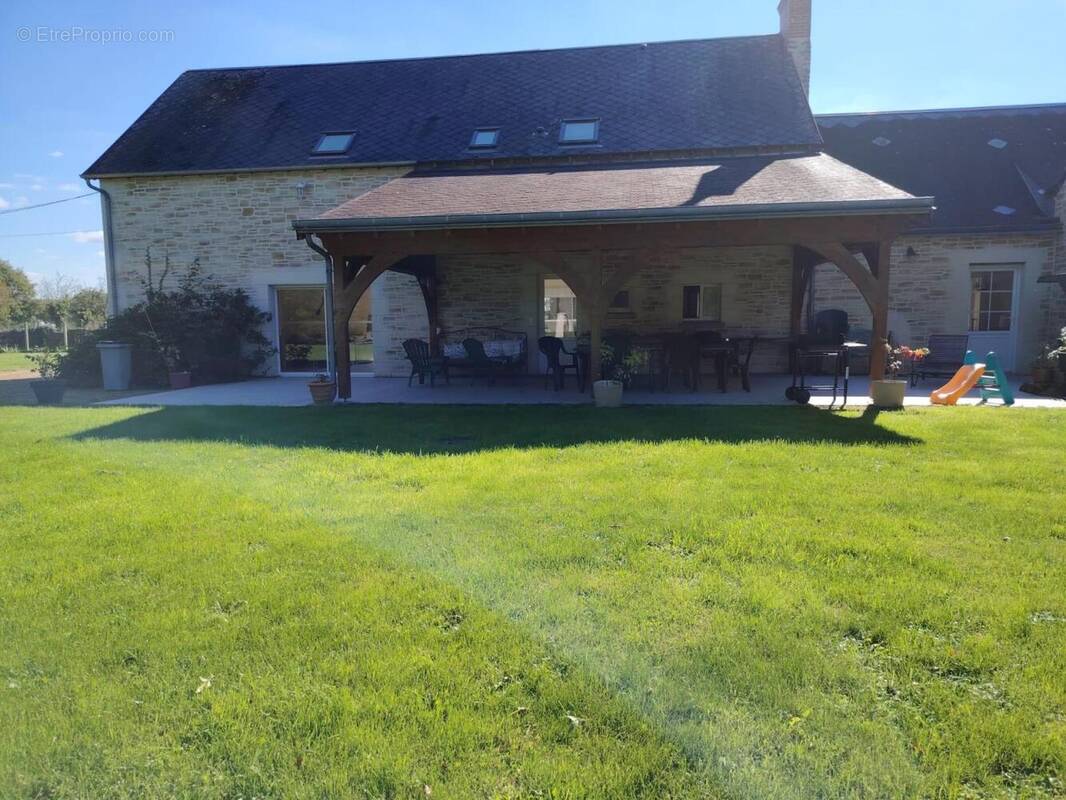 Photo 1 - Maison à HOMMES
