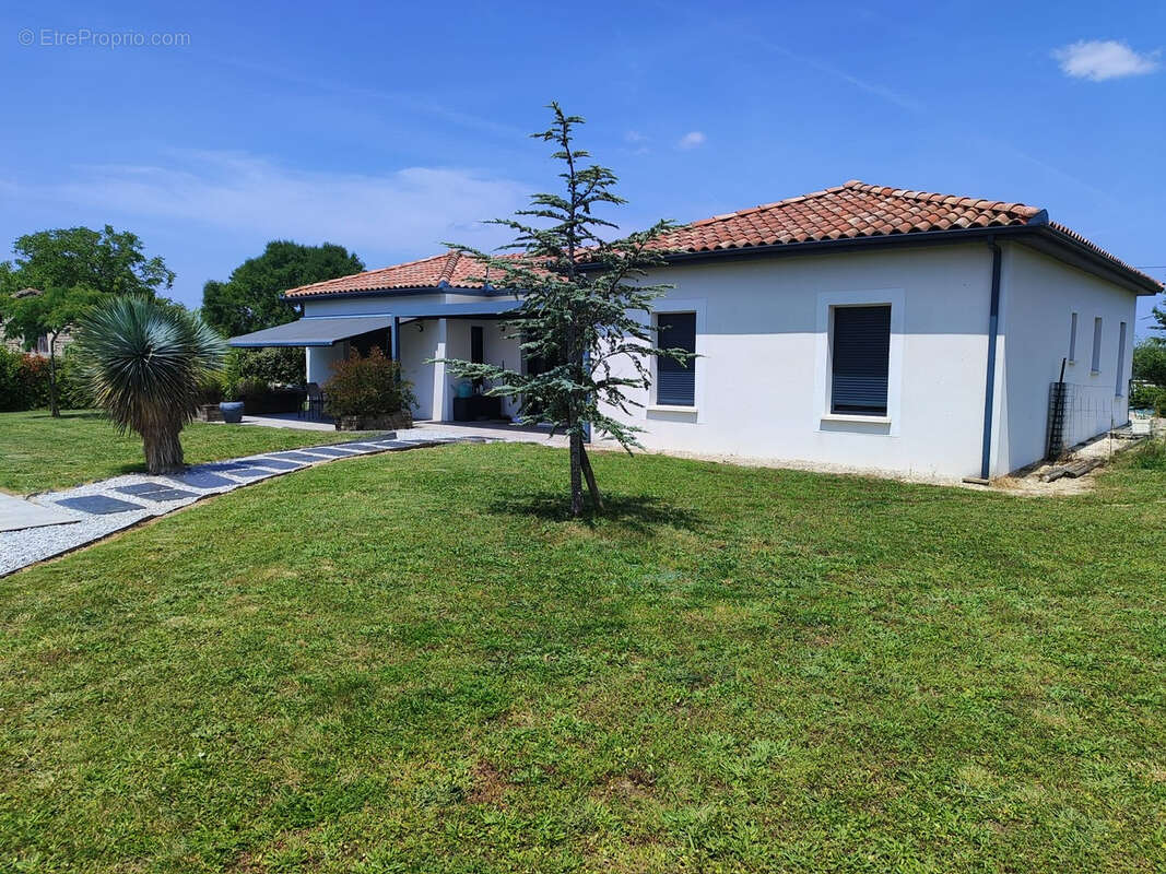 Maison à CASTELNAU-MONTRATIER