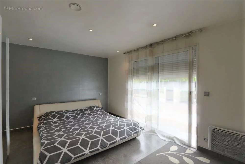 Commerce à MONTAUROUX