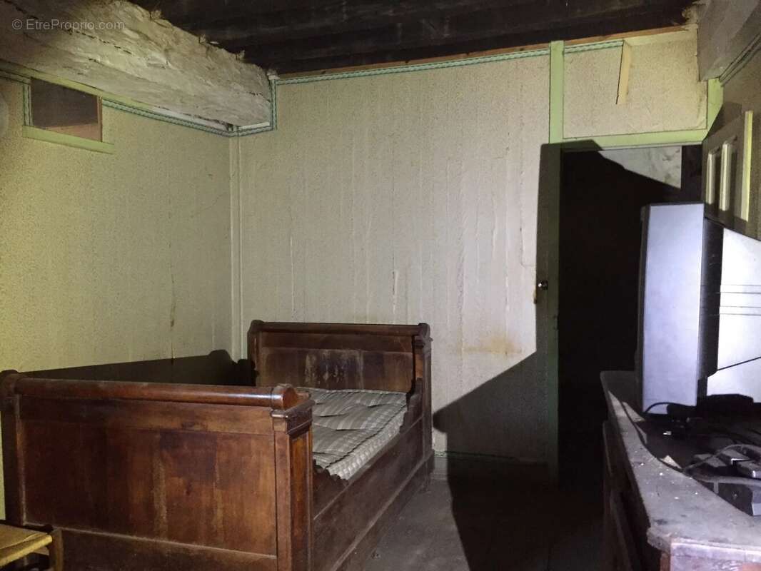 Maison à SAINT-HILAIRE-LE-CHATEAU