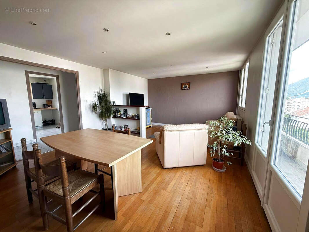 Appartement à SEYSSINET-PARISET