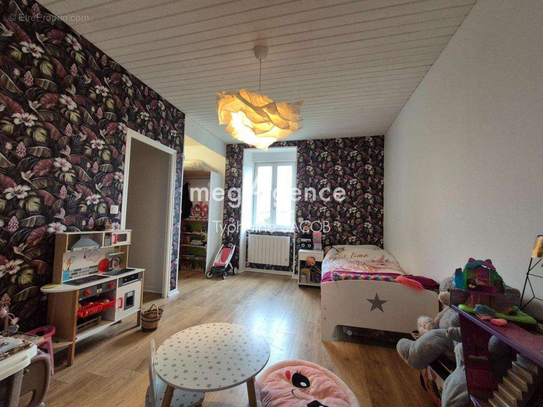 Ensemble rénové : maison 6 chambres, 1 studio et T2 - photo 7