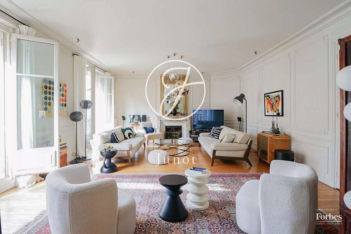 Appartement à PARIS-7E