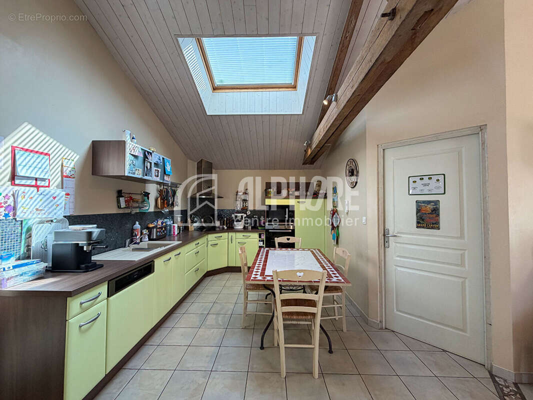 Maison familiale de 8 pièces à vendre à Sainte Gemme la Plaine - Réf. MIDE2265 - photo 4