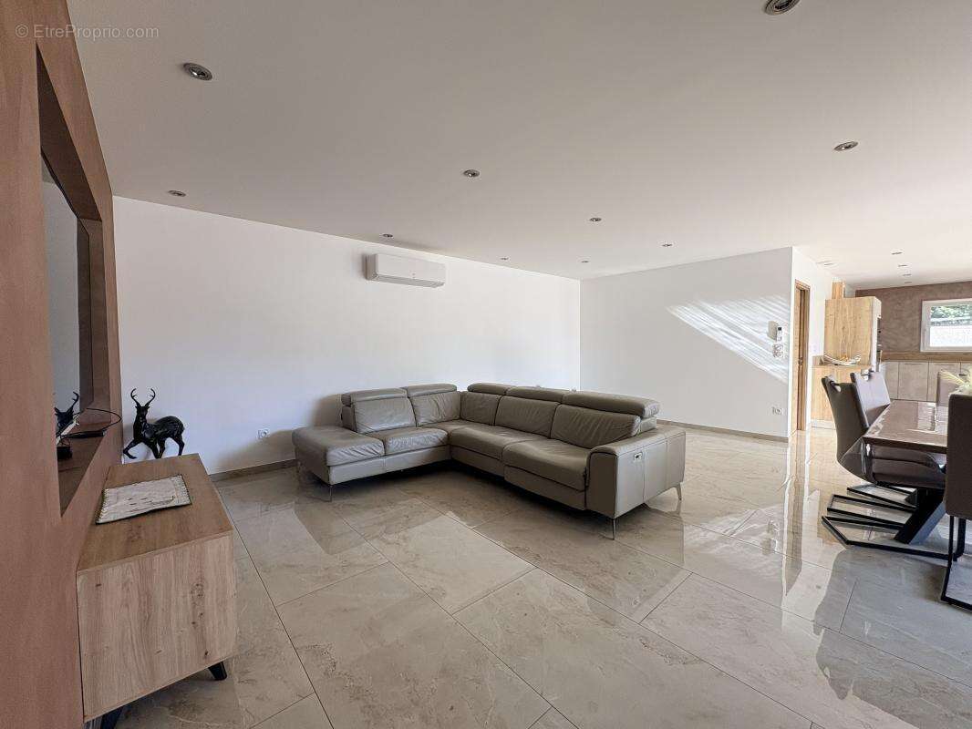 Maison 112 m² à Saint-Savin  - photo 6