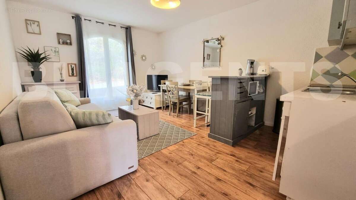 48e10fe9-9f02-4ecf-ba47-8dff28c6b270 - Appartement à SAINT-RAPHAEL