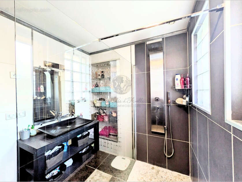 Maison à GREZIEU-LA-VARENNE