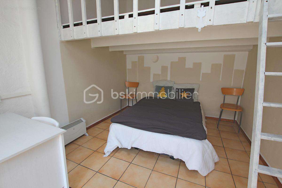 Maison à SAINT-LAURENT-DE-LA-SALANQUE