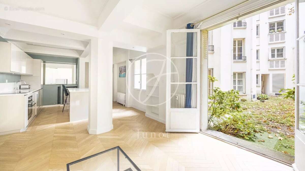Appartement à PARIS-17E