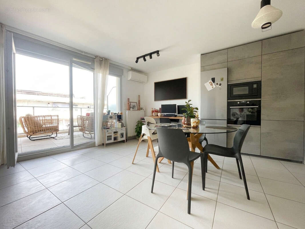 Appartement à SAINT-LAURENT-DU-VAR