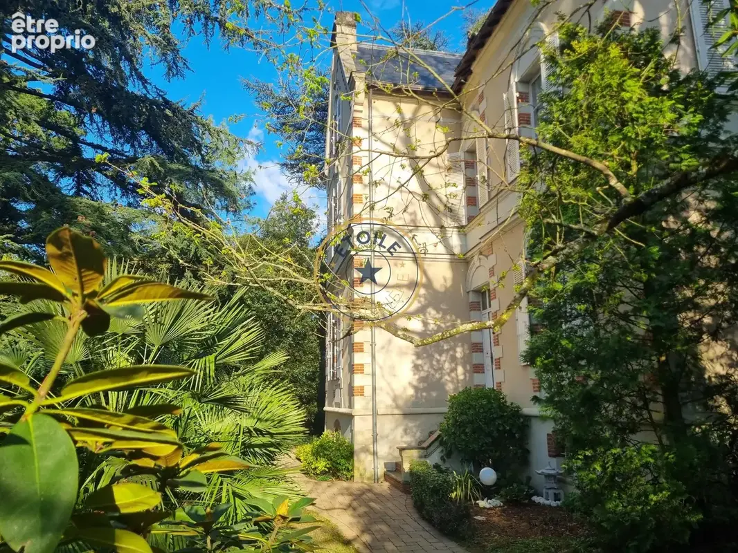 Demeure 19ème avec dépendance et son parc au coeur de Mûrs-Erigné - photo 6
