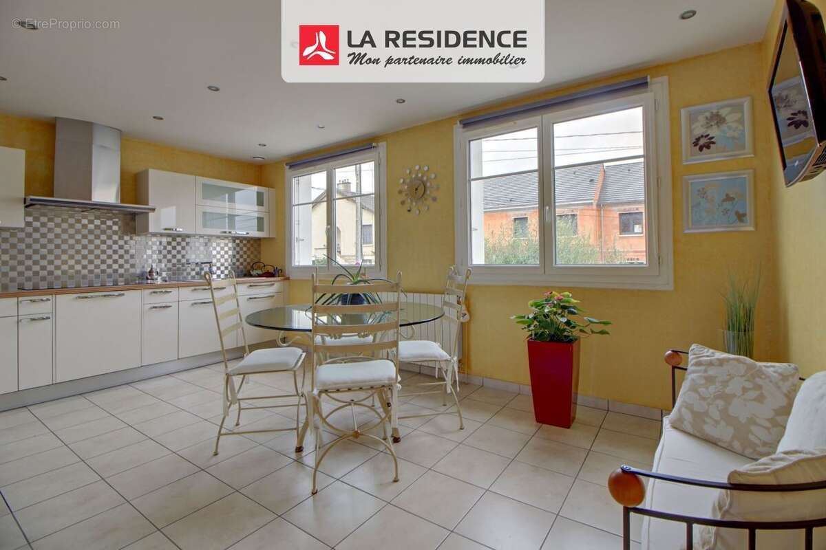 Maison à CHANTELOUP-LES-VIGNES