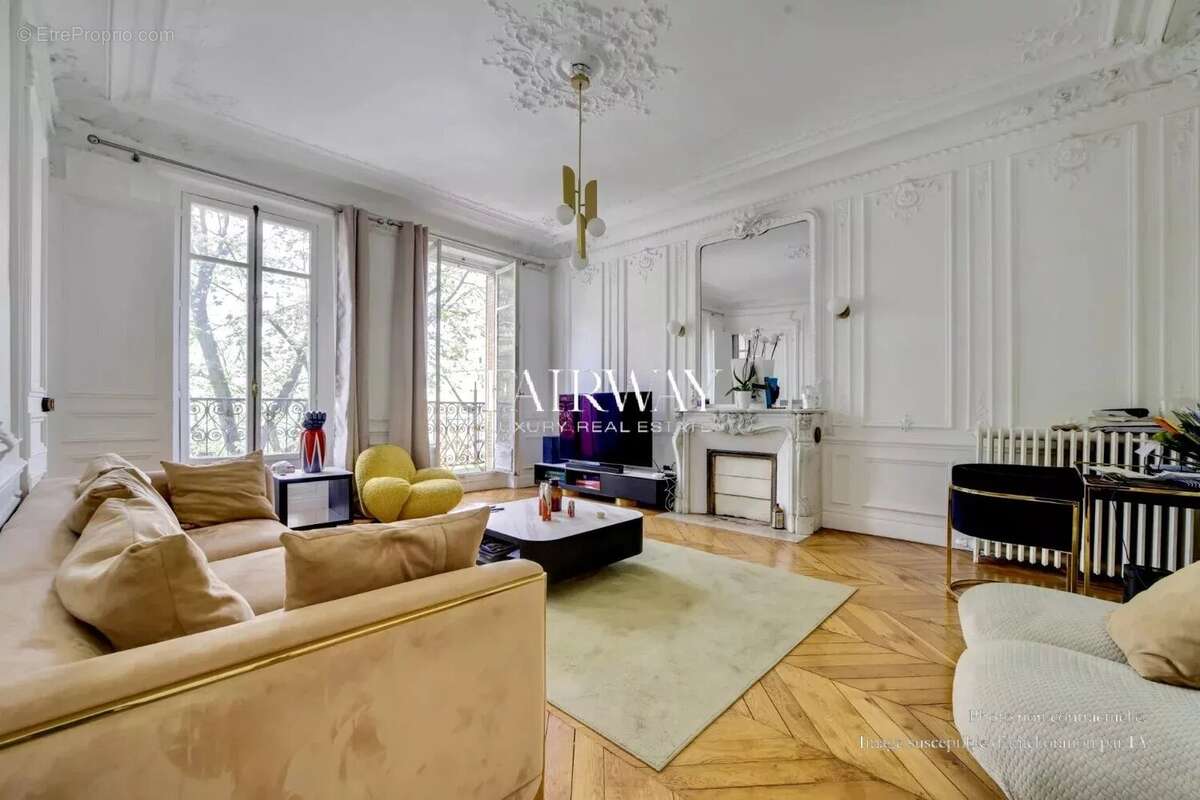 Appartement à PARIS-8E