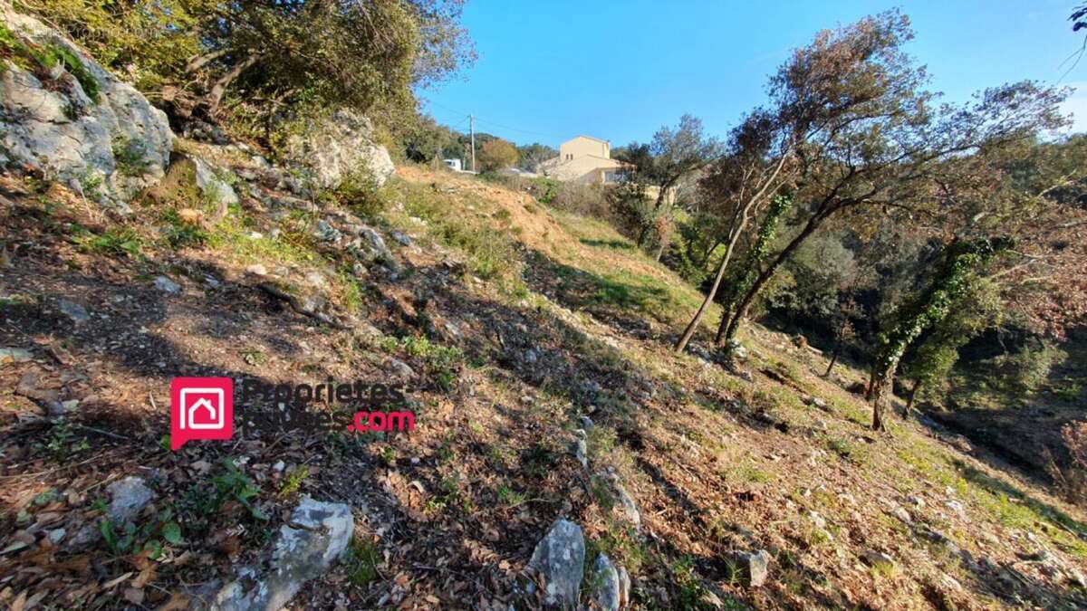 Terrain à UZES