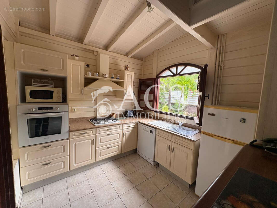 Charmante maison en bois avec terrasse, jardin privatif et aperçu mer - ANSES D'ARLET / PETITE ANSE - photo 2