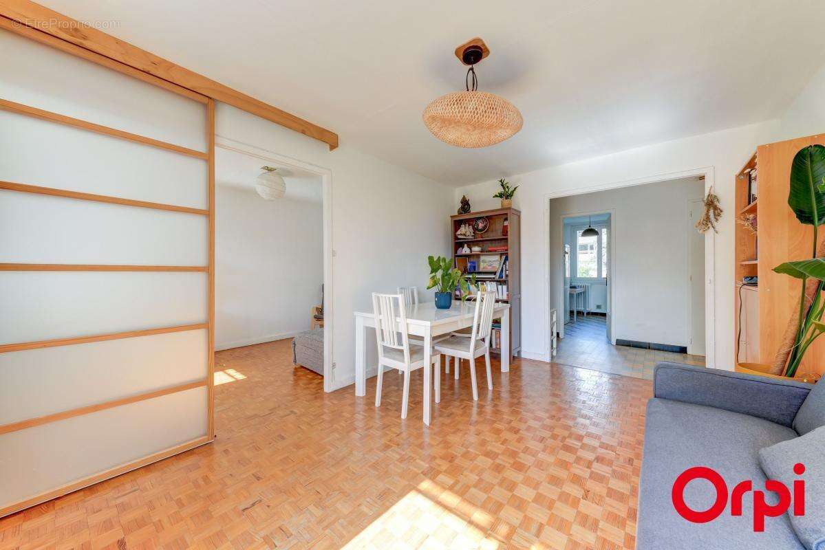 Appartement type T3 de 68 m2 avec balcon proche du métro Cuire et de la Croix Rousse - photo 2