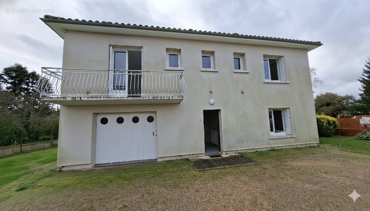 Maison à BIARS-SUR-CERE