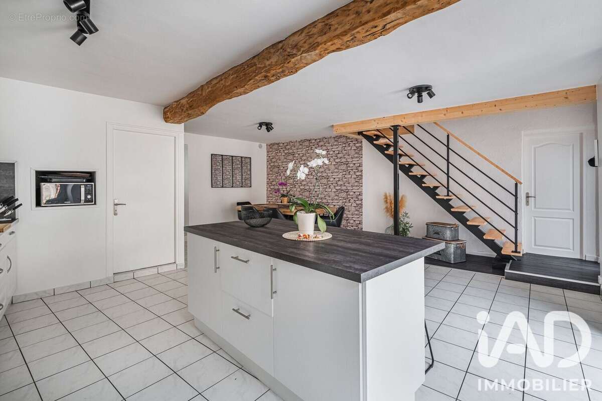 Maison 161 m² à Le Gua  - photo 6