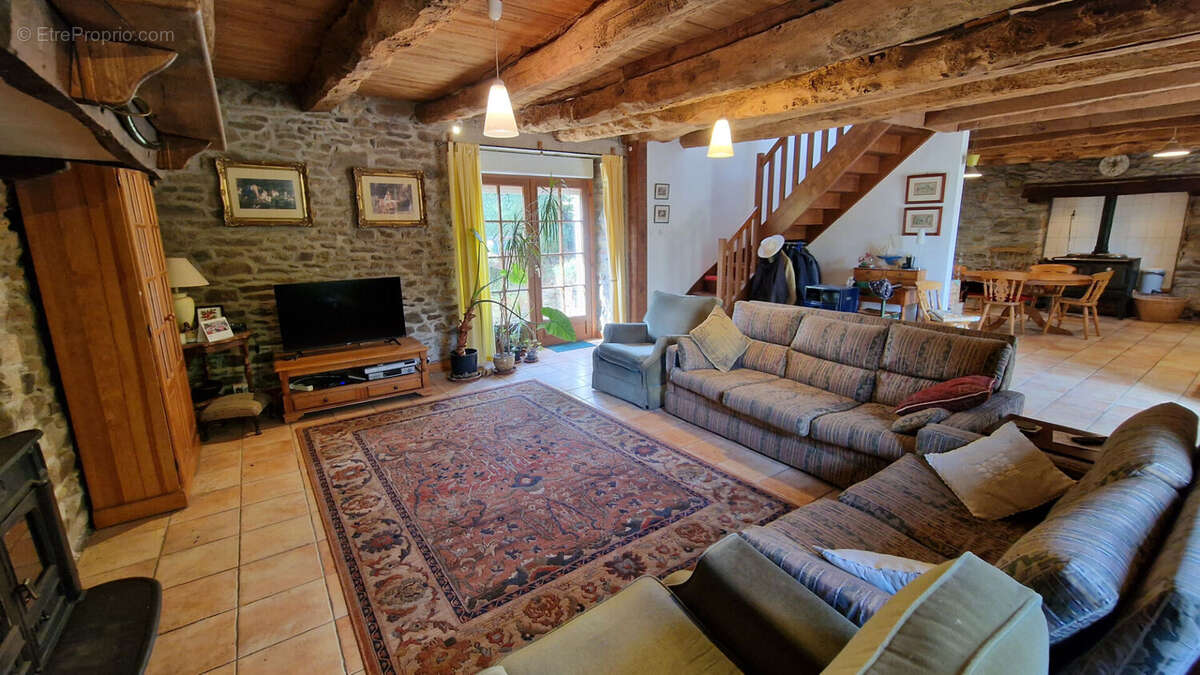 CÔTES D'ARMOR Charmante maison de 2 chambres avec garage et jardin, dans un environnement paisible et proche de la nature. - photo 3